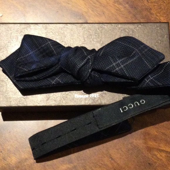 NWT $165 GUCCI MEN'S BOW TIE  COMES WITH BOX - Picture 3 of 8